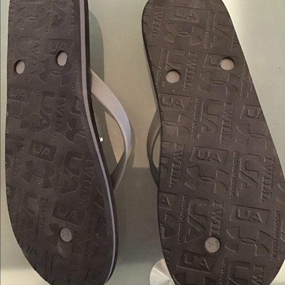Mens Under Armour Flip Flops - Picture 2 of 3